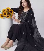 Women Floral Embroidered Thread Work Kurta with Trousers & With Dupatta