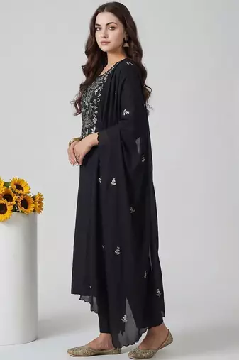 Women Floral Embroidered Thread Work Kurta with Trousers & With Dupatta
