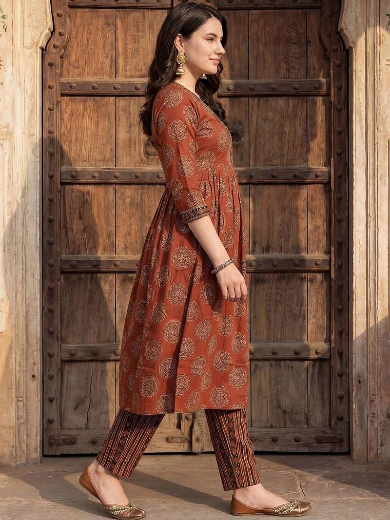 Women Ethnic Motifs Printed Empire Cotton Kurta with Trousers