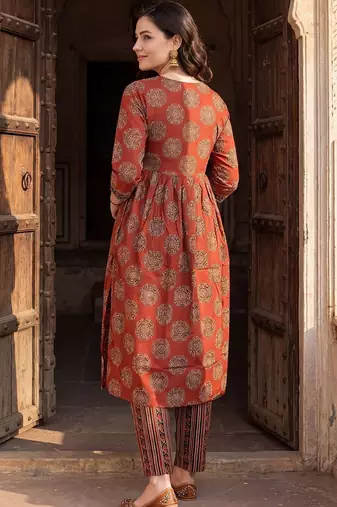 Women Ethnic Motifs Printed Empire Cotton Kurta with Trousers