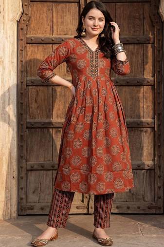 Women Ethnic Motifs Printed Empire Cotton Kurta with Trousers