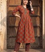 Women Ethnic Motifs Printed Empire Cotton Kurta with Trousers