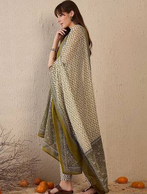 Women Ethnic Motifs Printed Cotton Kurta with Trousers & With Dupatta 2