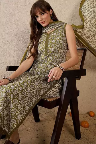 Women Ethnic Motifs Printed Cotton Kurta with Trousers & With Dupatta