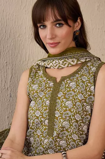 Women Ethnic Motifs Printed Cotton Kurta with Trousers & With Dupatta