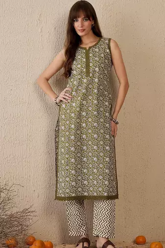 Women Ethnic Motifs Printed Cotton Kurta with Trousers & With Dupatta