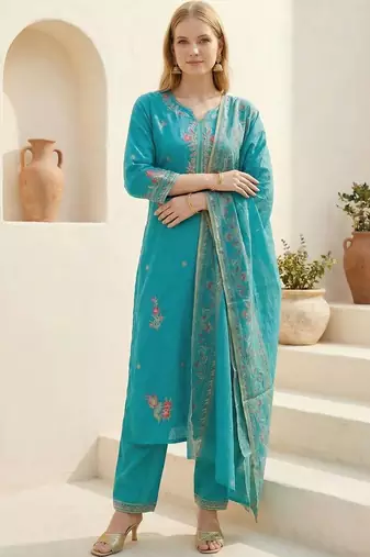Women Floral Embroidered Thread Work Kurta with Trousers & With Dupatta