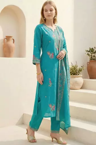 Women Floral Embroidered Thread Work Kurta with Trousers & With Dupatta