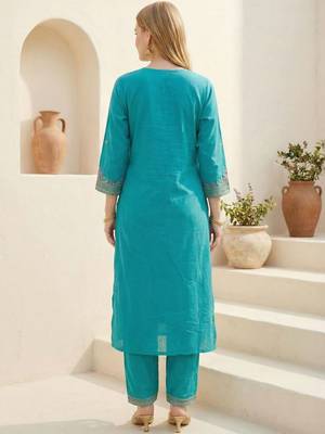 Women Floral Embroidered Thread Work Kurta with Trousers & With Dupatta 5