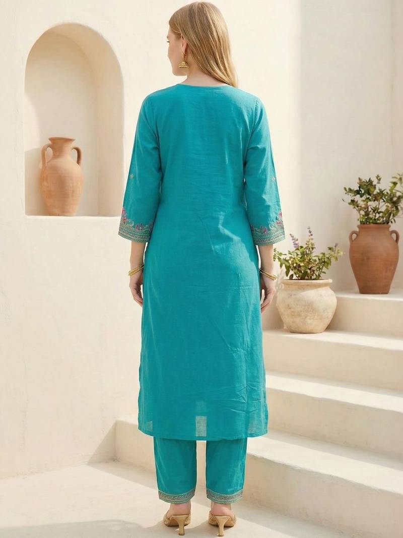 Women Floral Embroidered Thread Work Kurta with Trousers & With Dupatta