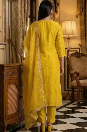 Women Ethnic Motifs Embroidered Thread Work Kurta with Trousers & With Dupatta
