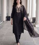 Women Floral Embroidered Thread Work Kurta with Trousers & With Dupatta
