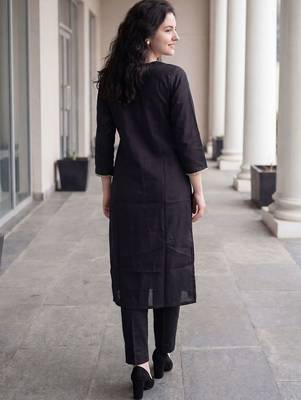 Women Floral Embroidered Thread Work Kurta with Trousers & With Dupatta 4