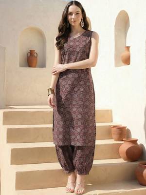 Women Ethnic Motifs Printed Cotton Kurta with Salwar 3