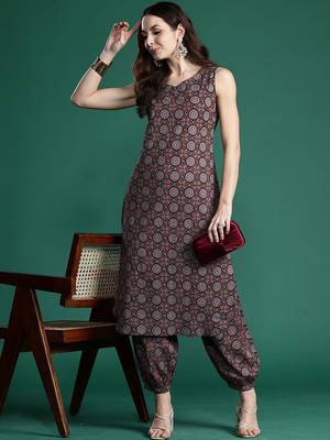 Women Ethnic Motifs Printed Cotton Kurta with Salwar 4