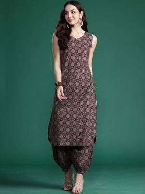Women Ethnic Motifs Printed Cotton Kurta with Salwar 5