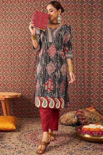 Women Ethnic Motifs Printed Cotton Kurta with Trousers