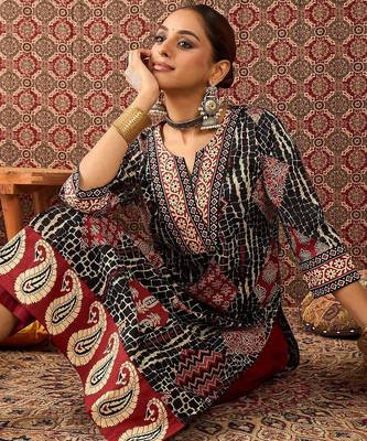 Women Ethnic Motifs Printed Cotton Kurta with Trousers 2
