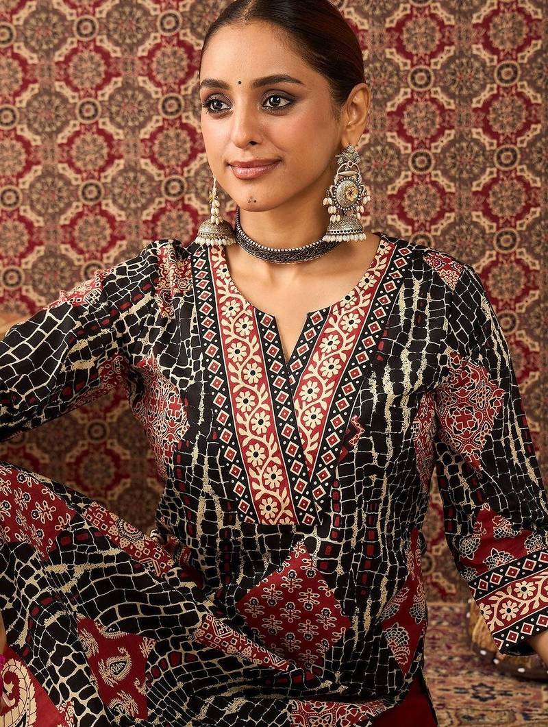 Women Ethnic Motifs Printed Cotton Kurta with Trousers