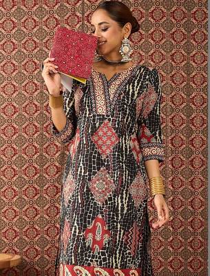 Women Ethnic Motifs Printed Cotton Kurta with Trousers 4
