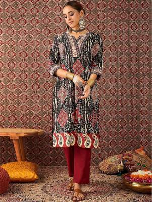 Women Ethnic Motifs Printed Cotton Kurta with Trousers 5