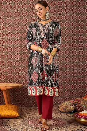 Women Ethnic Motifs Printed Cotton Kurta with Trousers