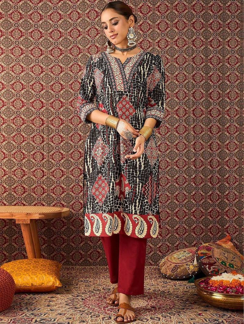 Women Ethnic Motifs Printed Cotton Kurta with Trousers