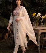 Women Floral Embroidered Thread Work Kurta with Trousers & With Dupatta