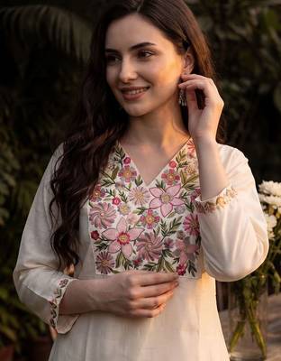 Women Floral Embroidered Thread Work Kurta with Trousers & With Dupatta 2