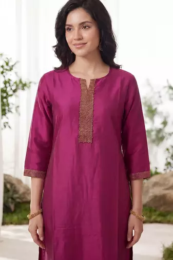 Women Ethnic Motifs Thread Work Kurta with Trousers