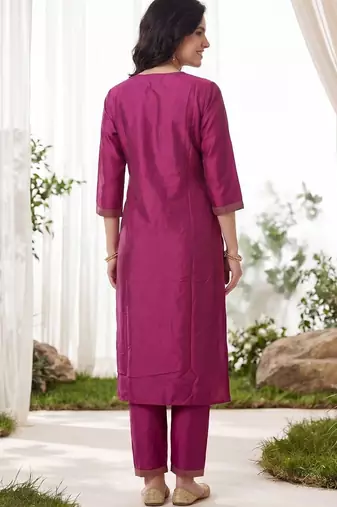 Women Ethnic Motifs Thread Work Kurta with Trousers