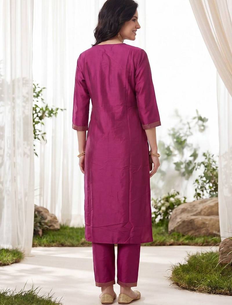 Women Ethnic Motifs Thread Work Kurta with Trousers