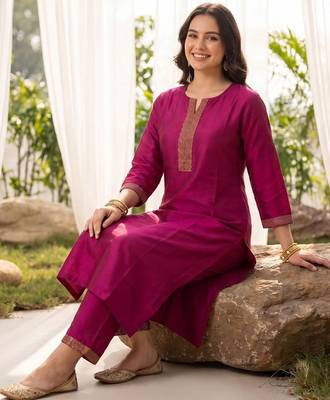 Women Ethnic Motifs Thread Work Kurta with Trousers 5