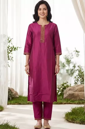 Women Ethnic Motifs Thread Work Kurta with Trousers