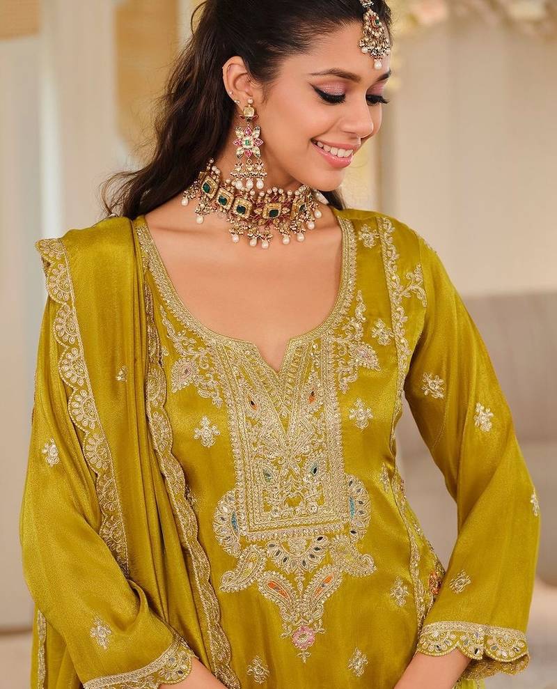 Women Ethnic Motifs Embroidered Thread Work Kurta with Sharara & With Dupatta