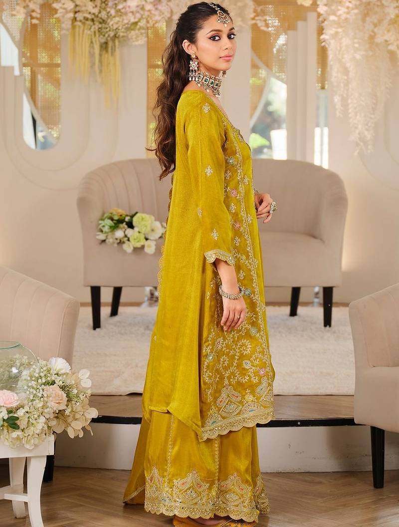 Women Ethnic Motifs Embroidered Thread Work Kurta with Sharara & With Dupatta