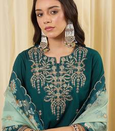 Women Ethnic Motifs Embroidered Thread Work Kurta with Trousers & With Dupatta