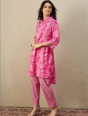 Women Floral Printed Thread Work Cotton Kurta with Trousers 3