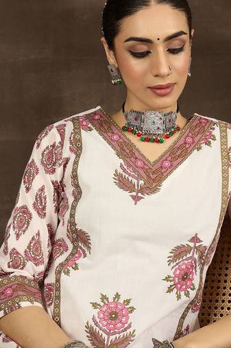 Ethnic Motifs Printed Cotton V-Neck Straight Kurta with Trousers
