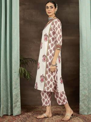 Ethnic Motifs Printed Cotton V-Neck Straight Kurta with Trousers 4