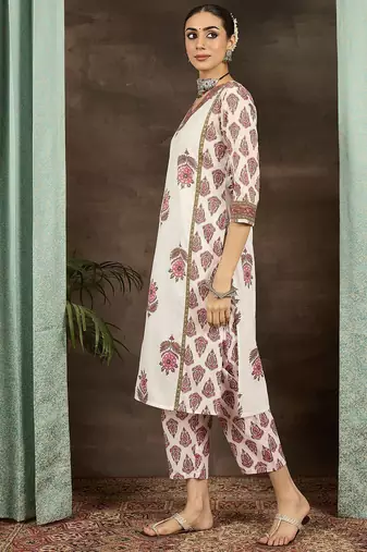 Ethnic Motifs Printed Cotton V-Neck Straight Kurta with Trousers