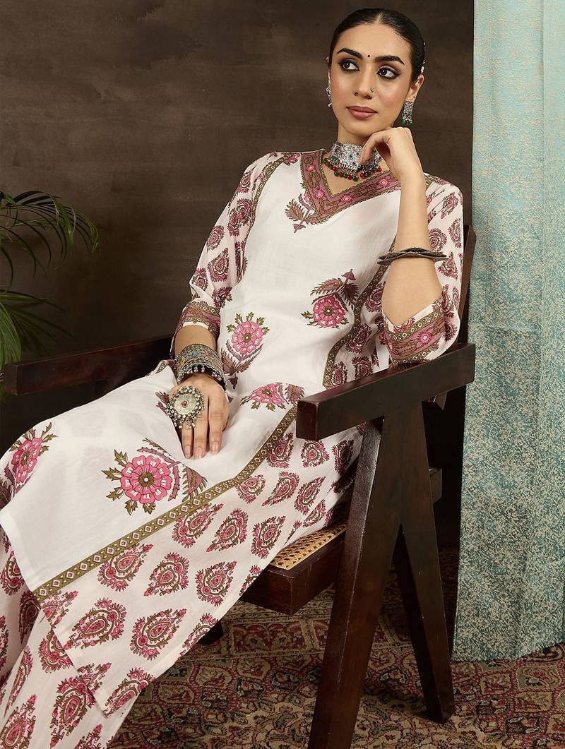 Ethnic Motifs Printed Cotton V-Neck Straight Kurta with Trousers
