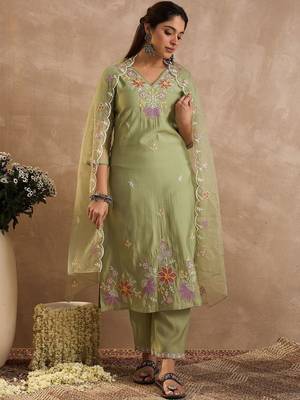 Floral Embroidered Straight Thread Work Kurta With Trousers & Dupatta 1