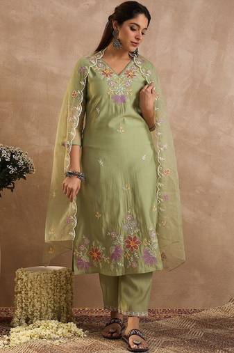Floral Embroidered Straight Thread Work Kurta With Trousers & Dupatta