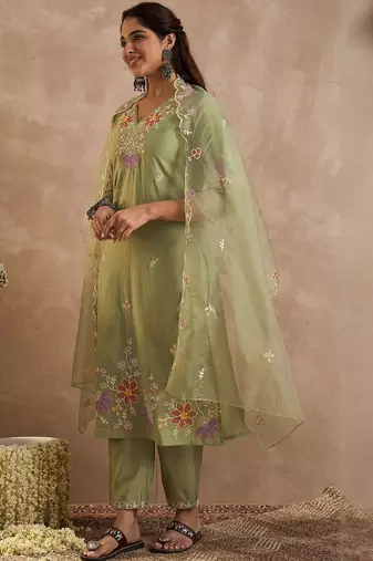Floral Embroidered Straight Thread Work Kurta With Trousers & Dupatta