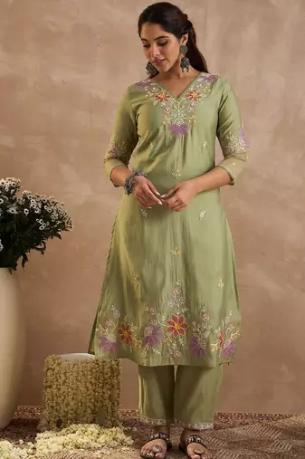 Floral Embroidered Straight Thread Work Kurta With Trousers & Dupatta