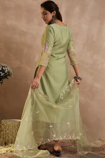 Floral Embroidered Straight Thread Work Kurta With Trousers & Dupatta
