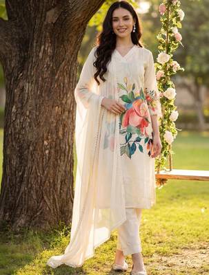 Women Floral Printed Kurta with Trousers & With Dupatta 1