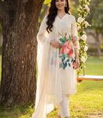 Women Floral Printed Kurta with Trousers & With Dupatta