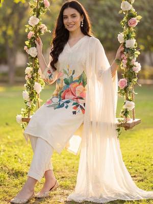 Women Floral Printed Kurta with Trousers & With Dupatta 2
